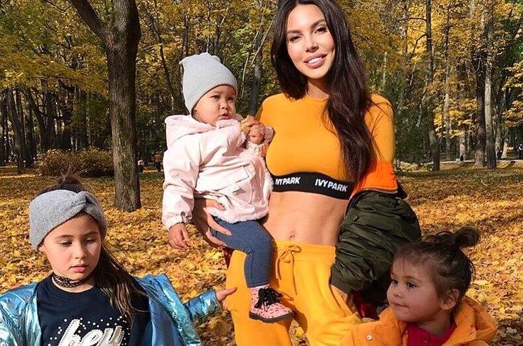 Оксана Самойлова с дочками основательно готовятся к Хэллоуину