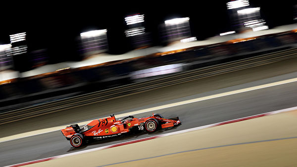 Феттель стал лучшим на второй практике Гран-при Бахрейна, Квят — 10-й