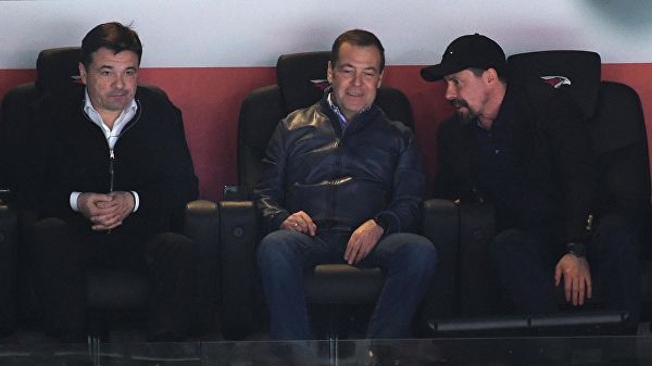 Медведев приехал на матч, в котором может определиться чемпион КХЛ