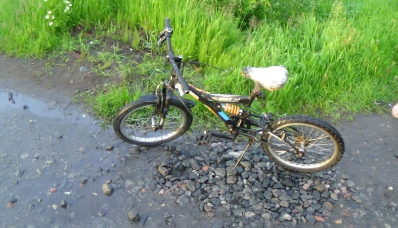 Шестилетний ребенок на велосипеде столкнулся с автомобилем в Карелии