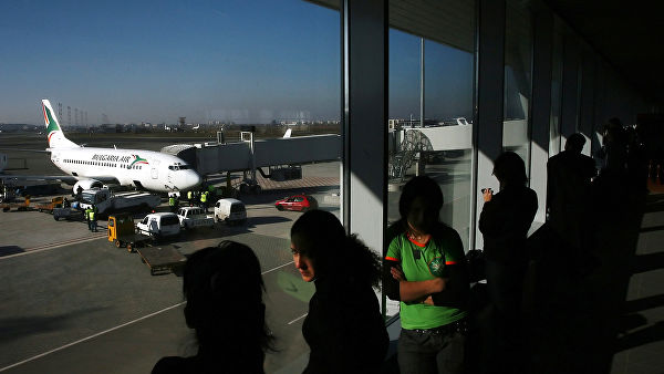 Ожидающих вылета пассажиров Bulgaria Air перевезут другие компании