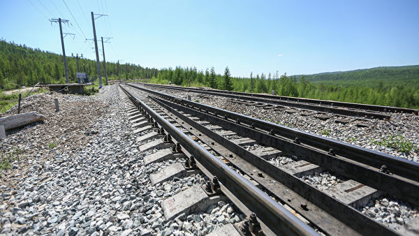 На железной дороге на Ямале сошли с рельсов 13 вагонов