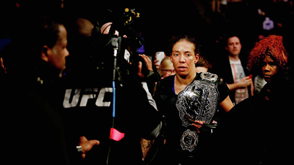 «Железная леди»: девушка-боец из UFC за 16 секунд разгромила соперницу