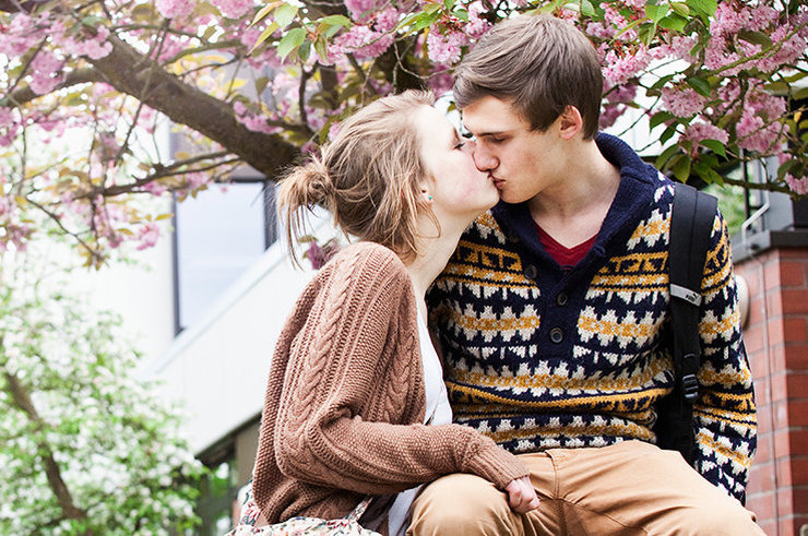 Не стесняйся: 9 реальных историй о том, как поцеловать его первой
