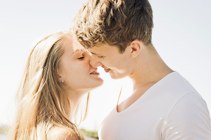 Целуйся по-взрослому: 5 правил идеального первого поцелуя