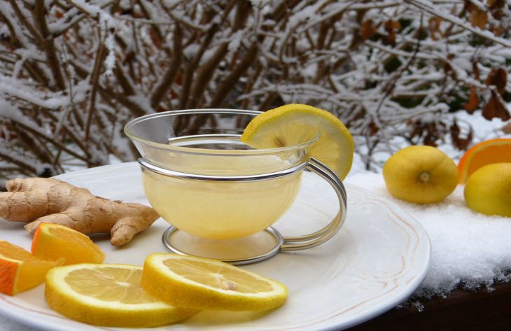 Диетологи рассказали о пользе лимонного сока