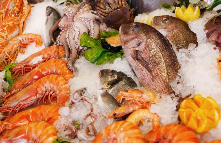 Чем могут быть опасны морепродукты, сообщили эксперты