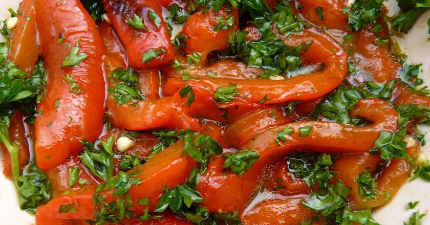 Если готовить болгарский перец, то только так. Потрясающая заготовка на зиму с чесночком!