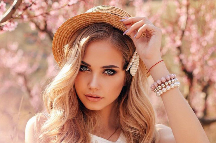 Блондинка из Севастополя завоевала корону конкурса «Мисс Крым-2019»