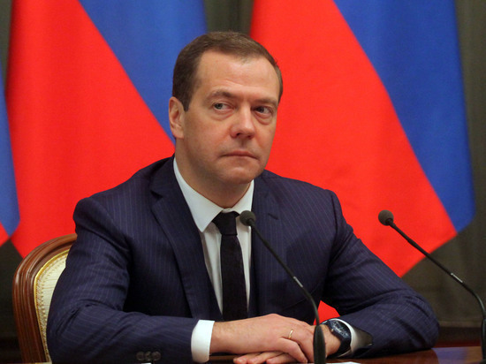 Празднуя победы на выборах в регионах, Медведев «исключил» Беглова