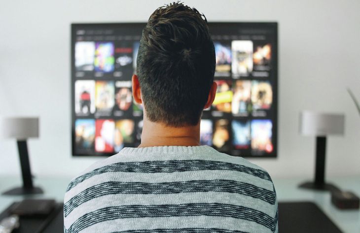 Специалисты выяснили, почему не стоит долго смотреть телевизор