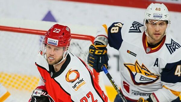 «Металлург» одержал четвертую победу подряд в КХЛ, обыграв «Автомобилист»