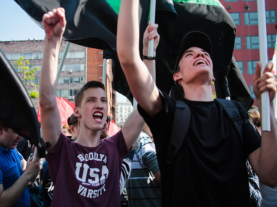 «Непоротое поколение»: Кто сегодня выходит на митинги против власти