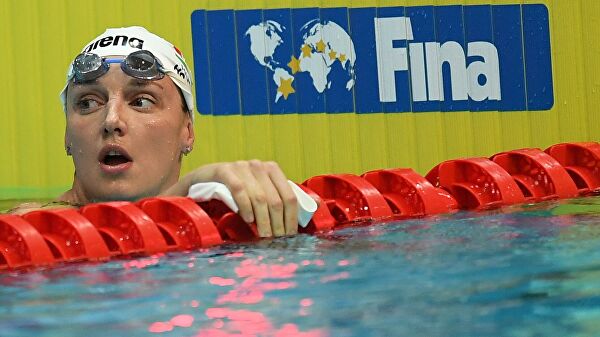 Хошсу победила на дистанции 200 м комплексным плаванием на этапе Кубка мира