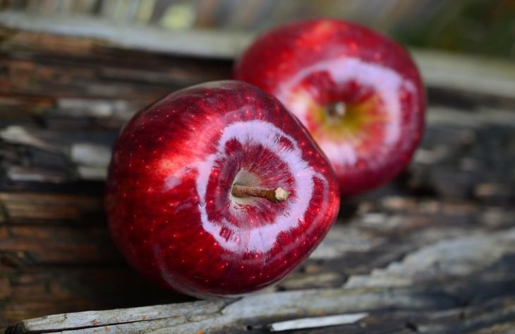 Медики перечислили полезные свойства яблок