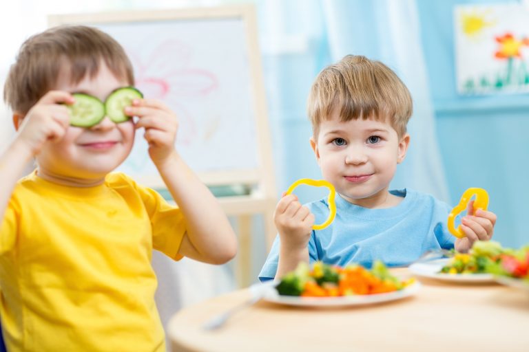 10 продуктов, которыми нельзя кормить детей до 6 лет