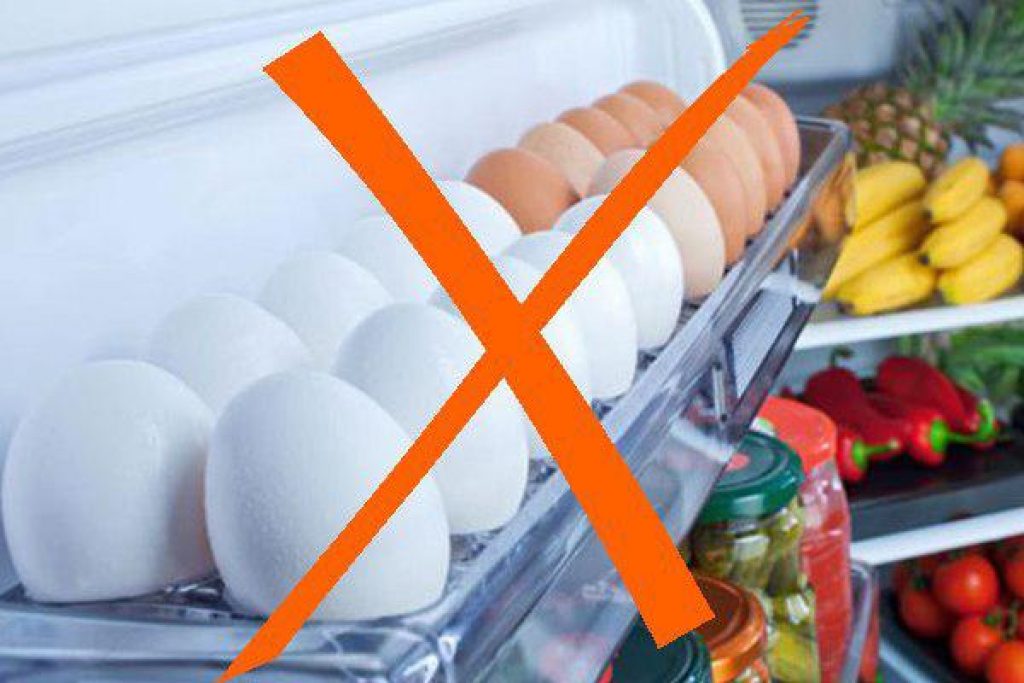 Почему яйца нельзя хранить на дверце холодильника