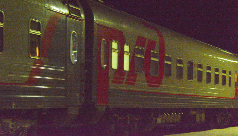 Новый поезд встречали в Лахденпохья два репортера и дворник