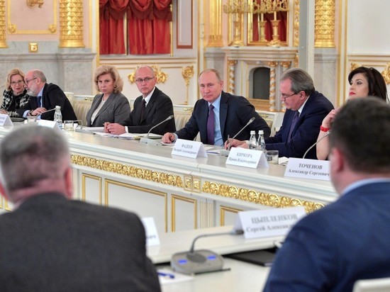 Кто прав в споре Путина и Сокурова о необходимости «придумать Россию»