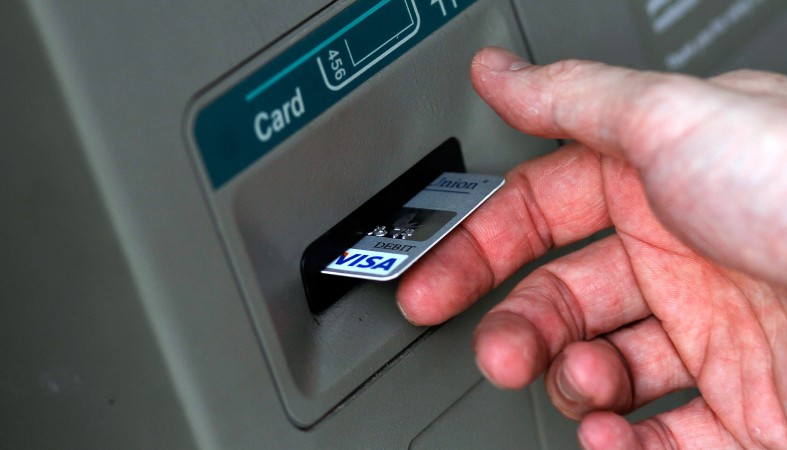 Кондопожанин забыл 50 тысяч рублей в банкомате: деньги украли