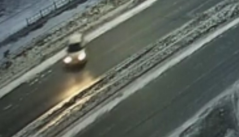 ДТП в Петрозаводске: Автомобиль закрутило и вынесло на встречку
