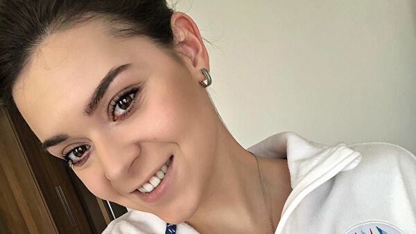 «Ожерелье на миллиард»: Сотникова показала шрам после операции