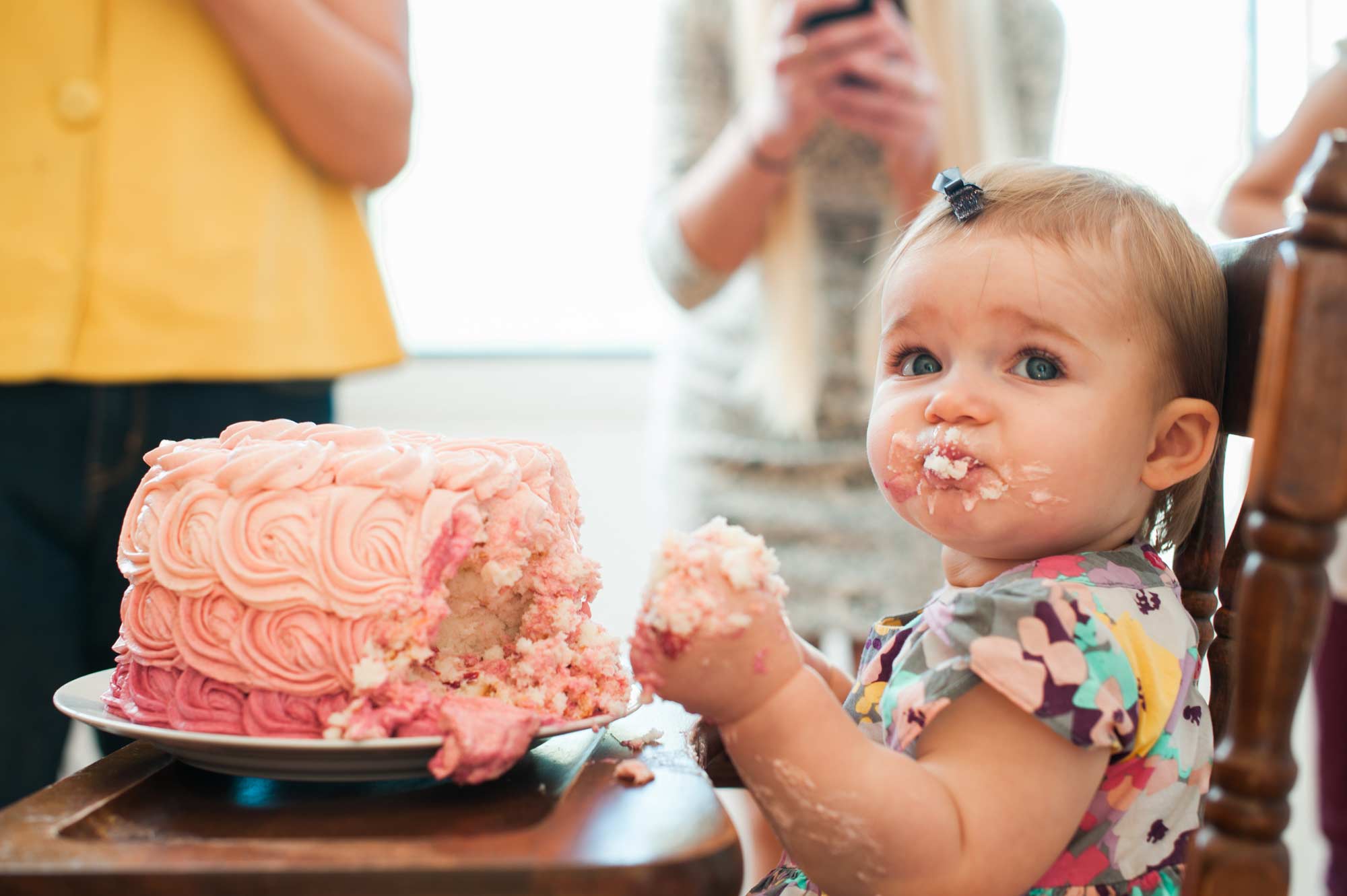 Ребенок хочет день рождение. Сладости для детей. Дети и сладкое. Тортики. Торты для детей.
