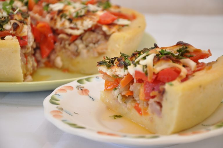 Деревенский мясной пирог на картофельном тесте Деревенский мясной пирог на картофельном тесте