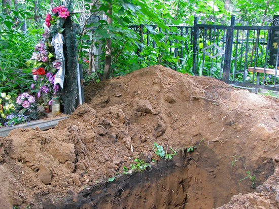 Гроб с покойником подкинули на кладбище в Подмосковье