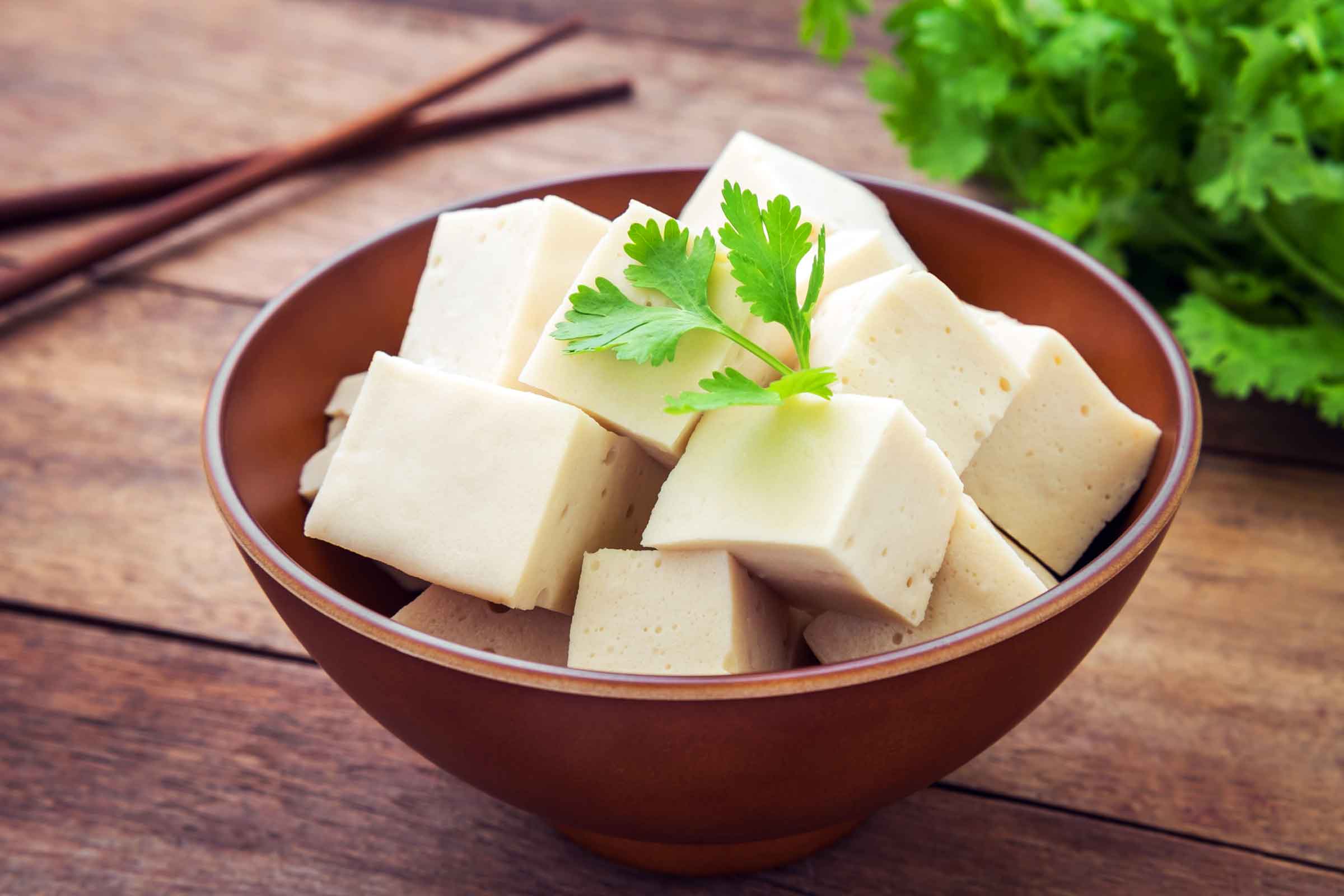 Сыр тофу из чего делают польза. Тофу соевый. Соевый сыр тофу. Соевый творог тофу. Тофу Геншин.