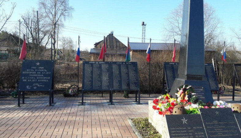 Три мемориала обновили ко Дню Победы в поселках Карелии