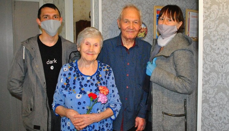 Сотрудники «РКС-Петрозаводск» поздравили ветеранов с Днем Победы