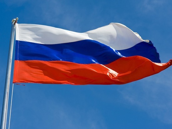 Москвич получил штраф за неправильно повешенный российский флаг