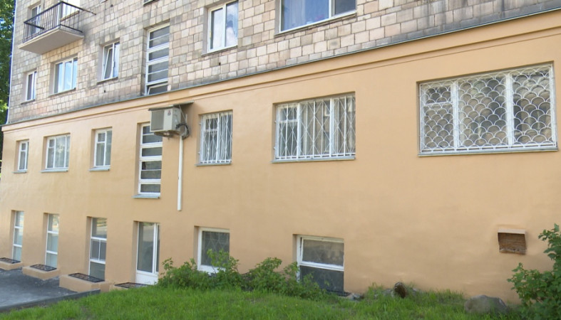 Закончена покраска фасада одного из домов в центре Петрозаводска