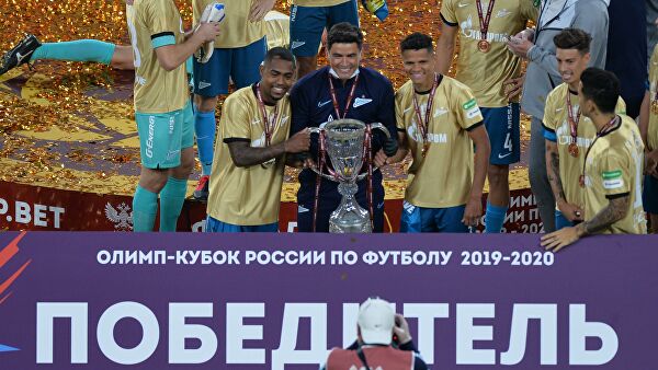 Футболисты «Зенита» разбили крышку Кубка России во время празднования