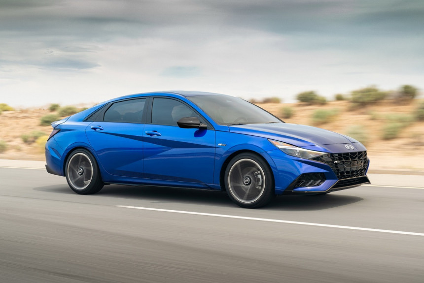 Седан Hyundai Elantra N Line дебютировал с турбомотором и «механикой»