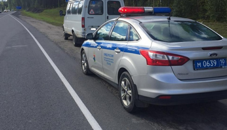 В Карелии водителя микроавтобуса накажут за нарушение правил обгона