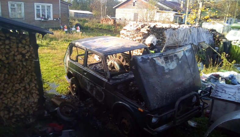 Машина сгорела в Олонецком районе Карелии