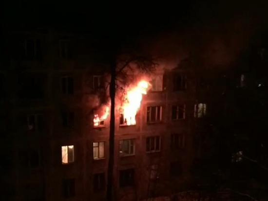 В Подмосковье школьница выбросила трехлетнюю сестру из окна горящей квартиры