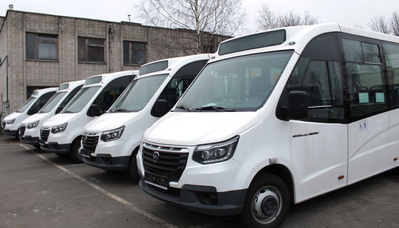 Тринадцать новых микроавтобусов отправят в районы Карелии