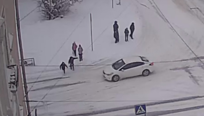 Автомобиль сбил ребенка в Петрозаводске и уехал