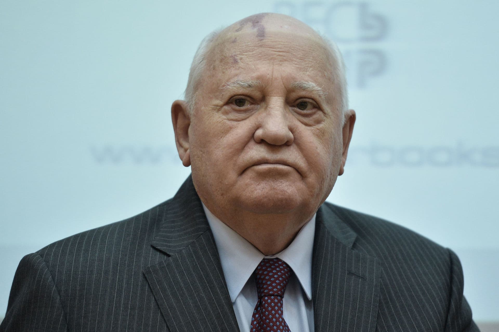 Во сколько нам обходится содержание Горбачева? Какой размер пенсии последнего лидера СССР в России при Путине?