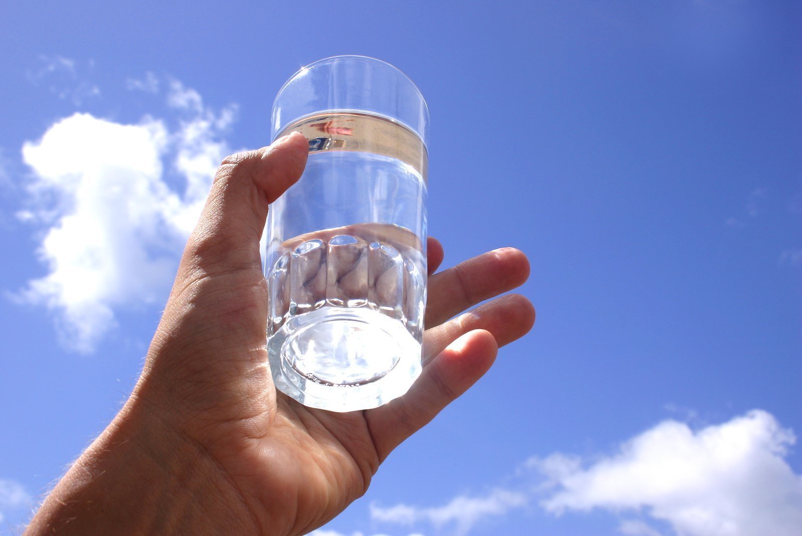 12 признаков, что вы пьете слишком мало воды.