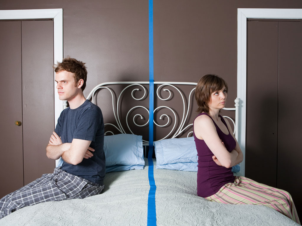 Причины, почему лучше спать с женой в отдельных комнатах