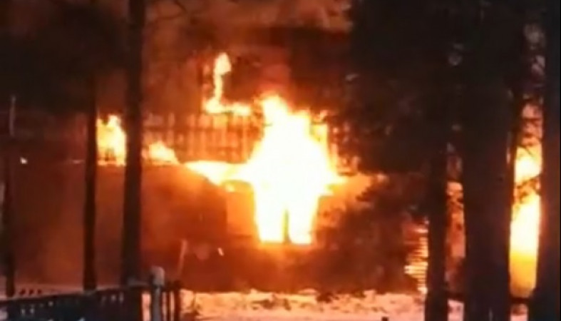 Опубликовано видео серьезного пожара под Петрозаводском
