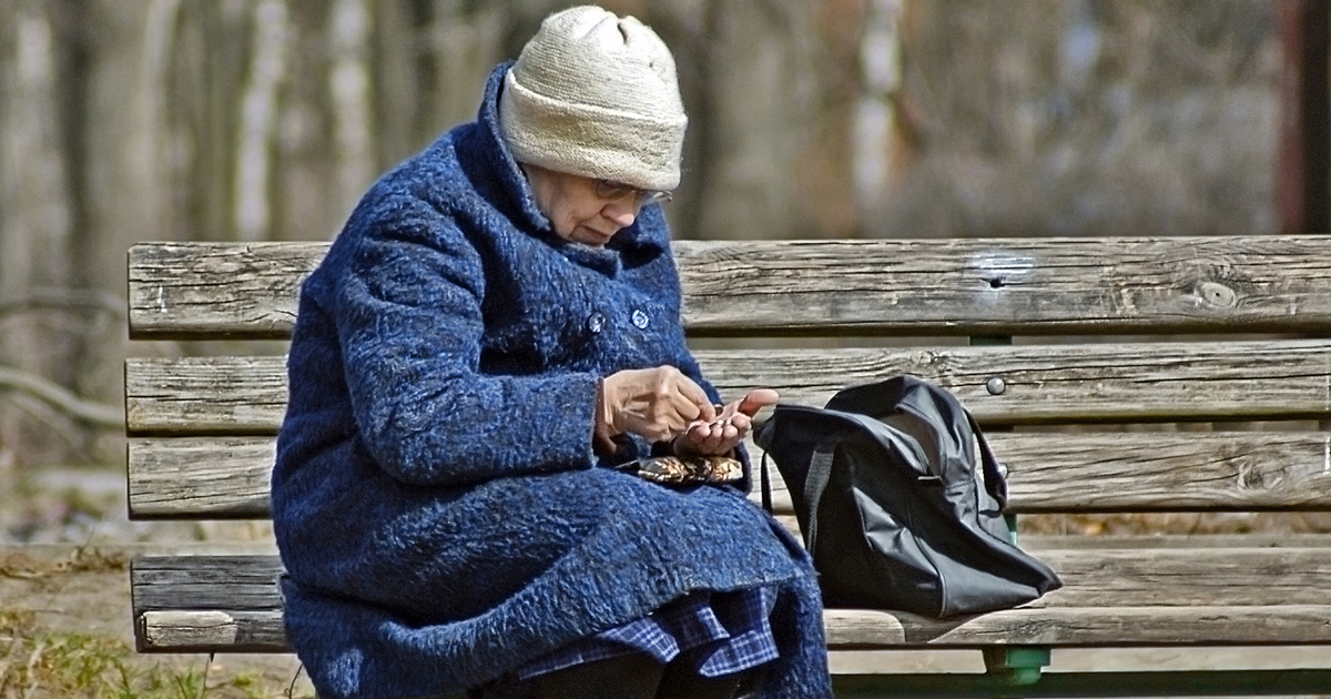 Какие льготы и денежные выплаты положены пенсионерам старше 70 лет