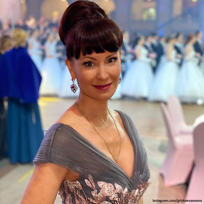 Нонна Гришаева показала дочь-красавицу на фото с Венского бала