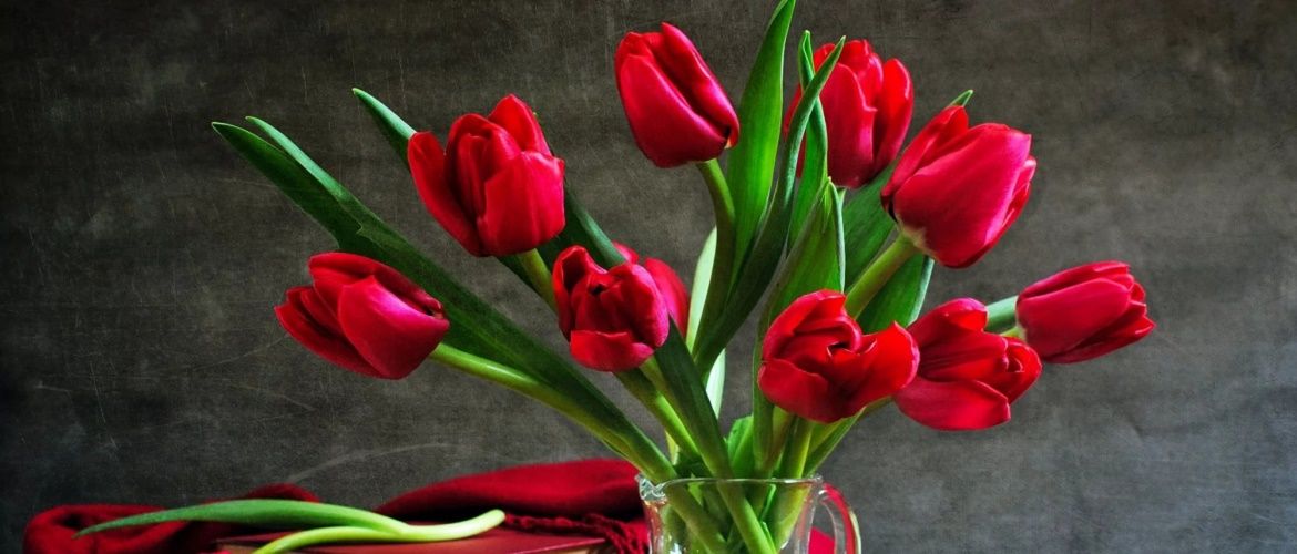 Поздравления с 8 марта для женщин и девушек в стихах, открытках и прозе