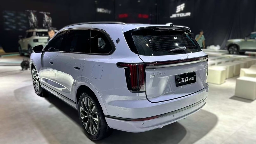 Автосалон в Шанхае 2025. Изучаем новинки на «живых» фото