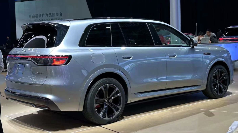 Автосалон в Шанхае 2025. Изучаем новинки на «живых» фото